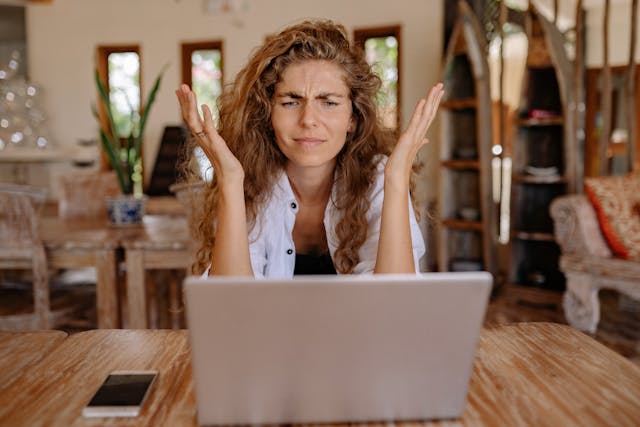 Picture of a frustrated user having to minimise another pop up to illustrate the annoyance of too many pop ups